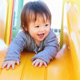 赤ちゃん 子供 滑り台 日本人 公園