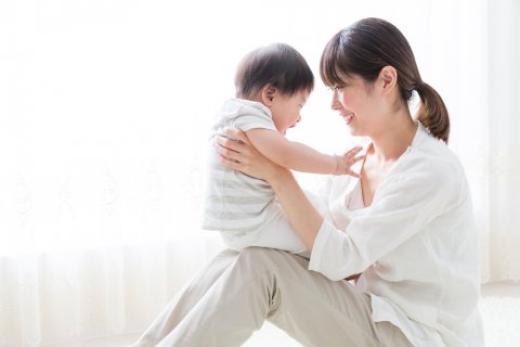 親子 笑顔 日本人 ママ 赤ちゃん