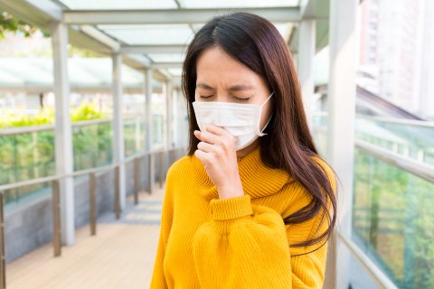 日本人 女性 咳