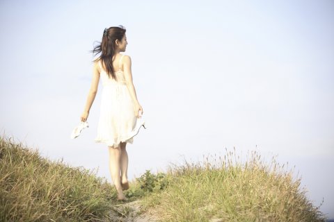 日本人 女性 散歩