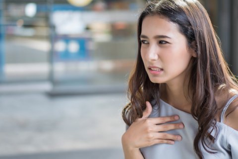 日本人 女性 胸焼け 胃もたれ
