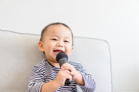 2歳 男の子 日本人 話す マイク