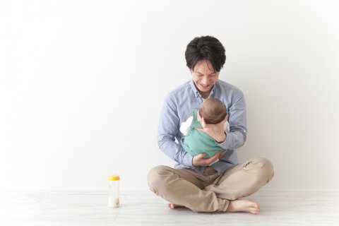 パパ 授乳 哺乳瓶 ミルク 日本人