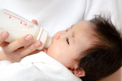 日本人 新生児 赤ちゃん ミルク