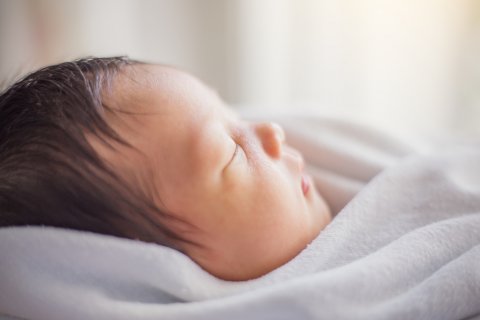 新生児 寝顔