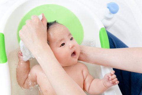赤ちゃん お風呂 笑顔