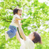 抱っこ 親子 遊び 正方形 24208866