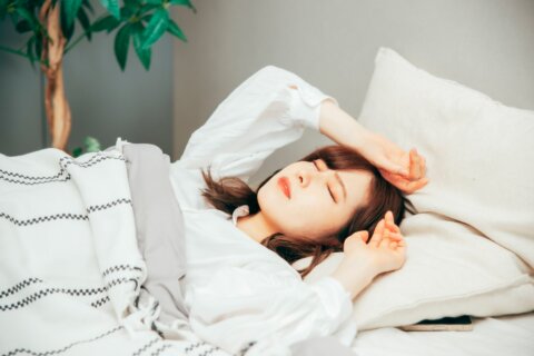 睡眠不足 寝不足 女性 22782530_m