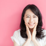 女性 笑顔 日本人