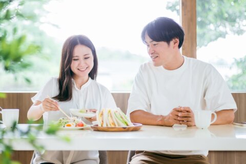 夫婦 食事 24005555_m