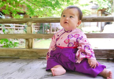 要出典 お食い初め 赤ちゃん 服装 お食い初め 女の子 袴風 カバーオール