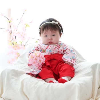 要出典 お食い初め 赤ちゃん 服装 女の子 袴ロンパース