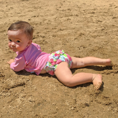 要出典 ベビー水着 女の子 アイプレイ オムツ機能付き 水遊び用パンツ