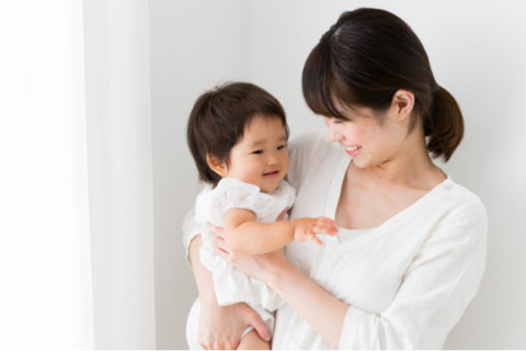 赤ちゃん ママ 抱っこ 話しかける