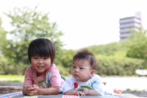 きょうだい 遊ぶ 写真