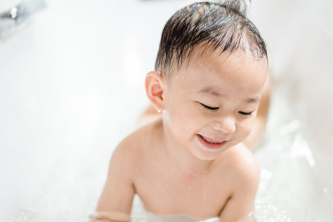 赤ちゃん 子ども 水浴び シャワー 風呂