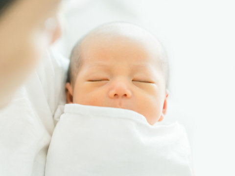 新生児 赤ちゃん ねんね 寝る 寝かしつけ