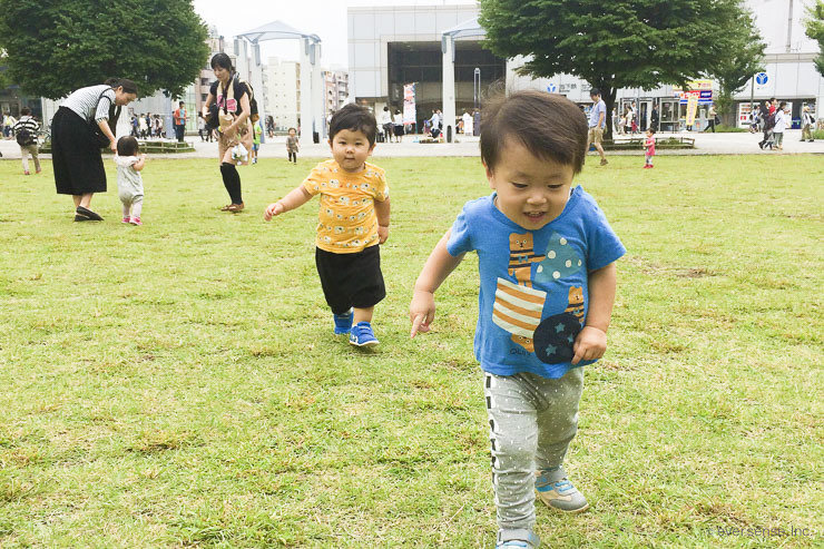 0歳でも他の子と遊ばせるべき 心の発達に影響はある 専門家監修 こそだてハック