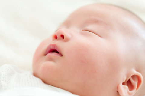 新生児 赤ちゃん 寝顔