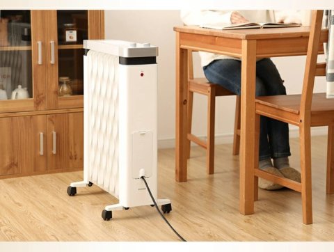 要出典 オイルヒーター アイリスオーヤマ ウェーブ型オイルヒーター メカ式 タオルハンガー付 IWHH-1212D