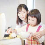 小学生 ご飯をよそう 手伝い 正方形