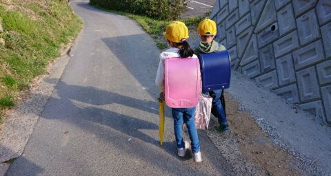小学生 通学 二人