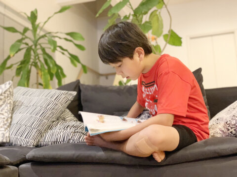 小学生 男の子 音読 読書