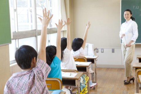 小学生 教室 先生 授業