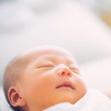 新生児 赤ちゃん 寝る